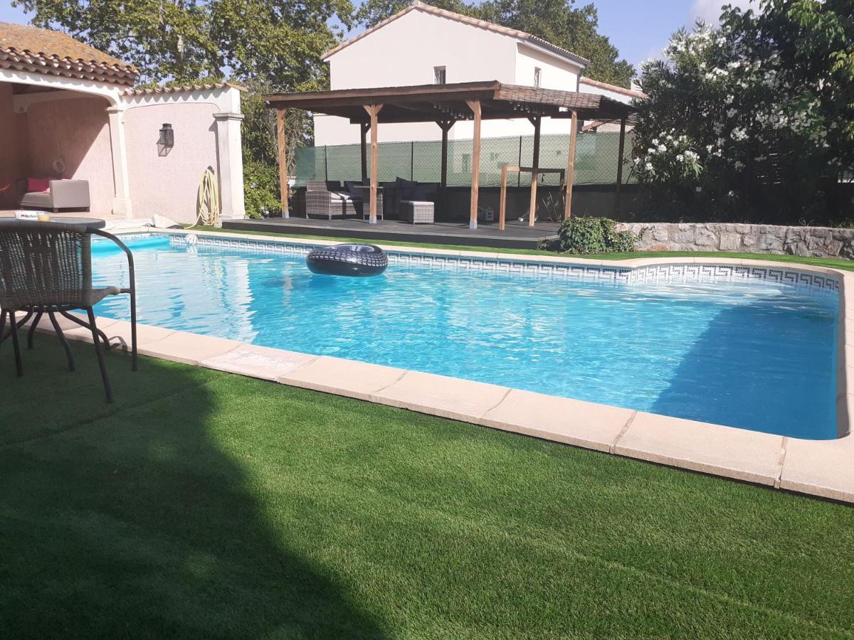 Superbe Grand Studio Tout Confort Avec Exterieur Poussan Exterior photo