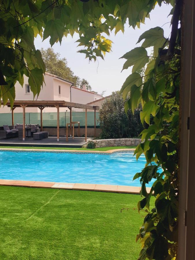 Superbe Grand Studio Tout Confort Avec Exterieur Poussan Exterior photo